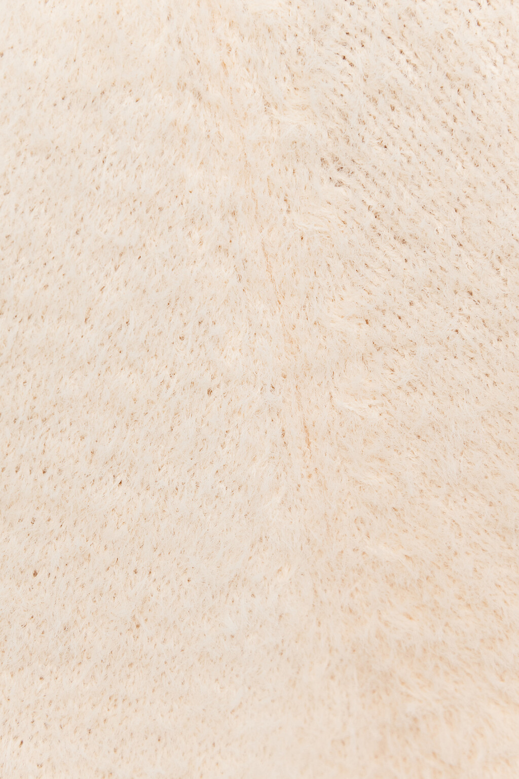 Свитер пушистый с v-образным вырезом - цвет бежевый - 8