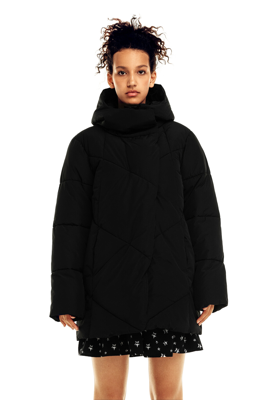 Куртка стеганая удлиненная с капюшоном - цвет черный - 1