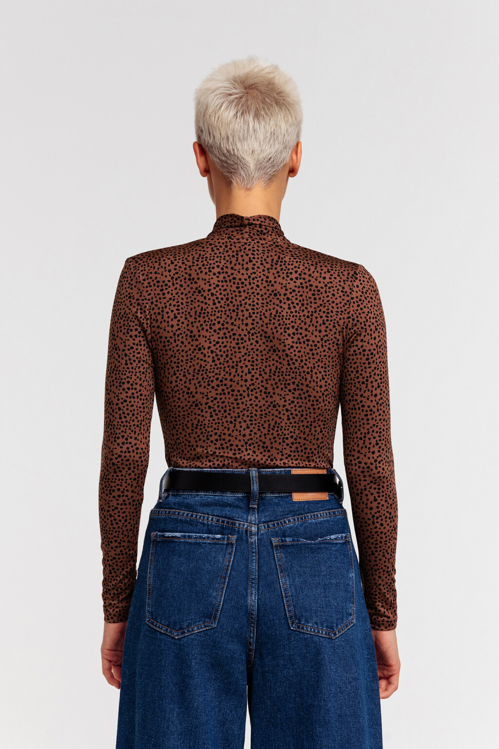 Блузка-боди с декольте на запах - цвет бежевый - 2