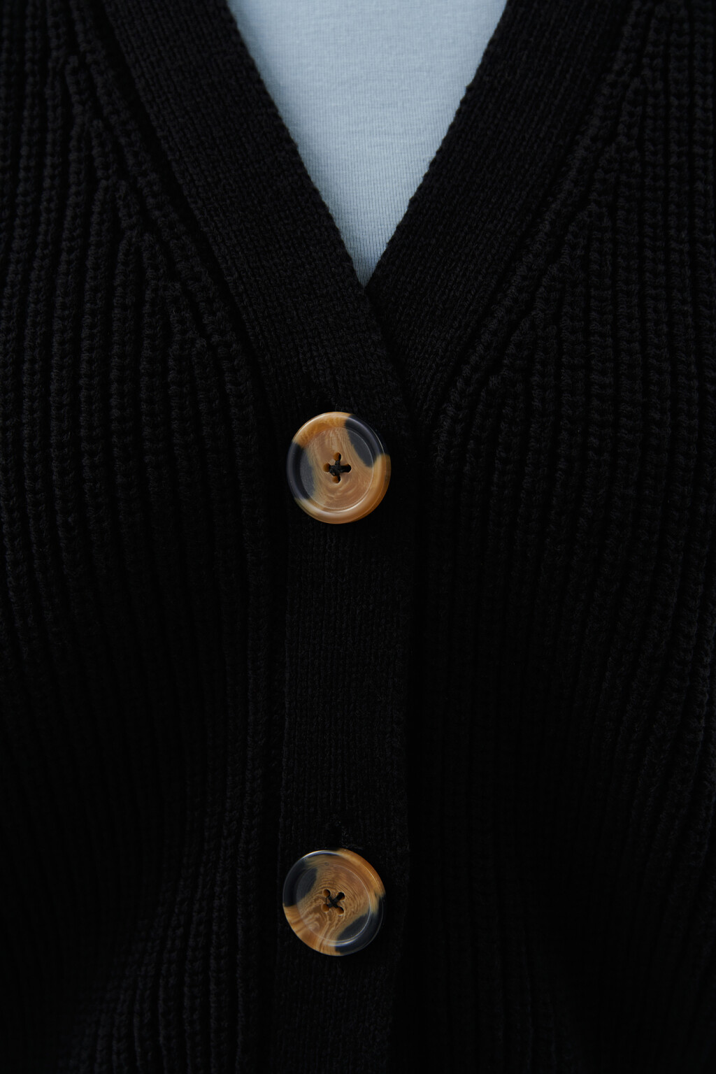 Кардиган вязаный на пуговицах - цвет черный - 6