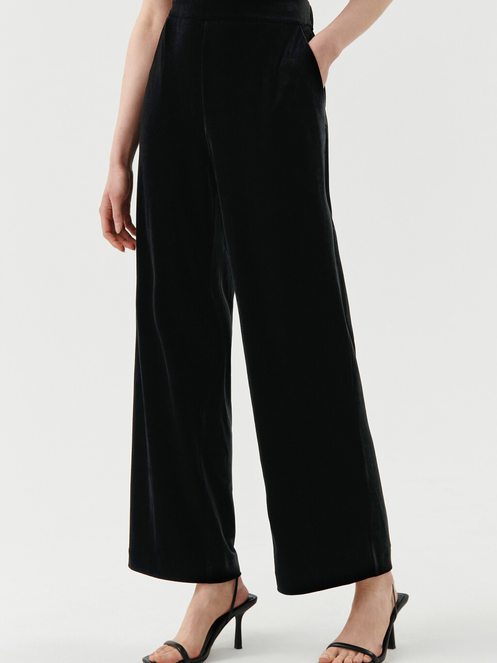 Брюки бархатные на эластичном поясе - цвет черный - 4