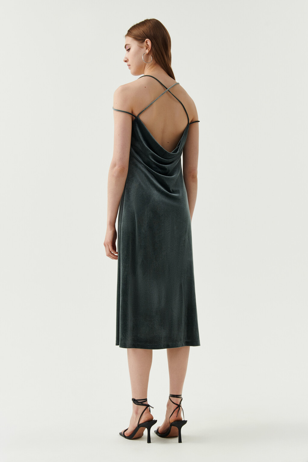 Платье бархатное с перекрестными бретелями на спине - цвет зеленый - 2