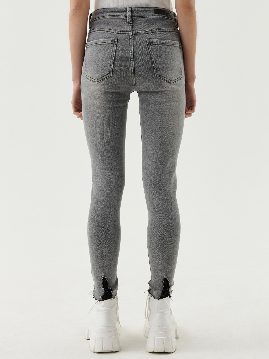 Джинсы skinny с рваными деталями - цвет серый - 1