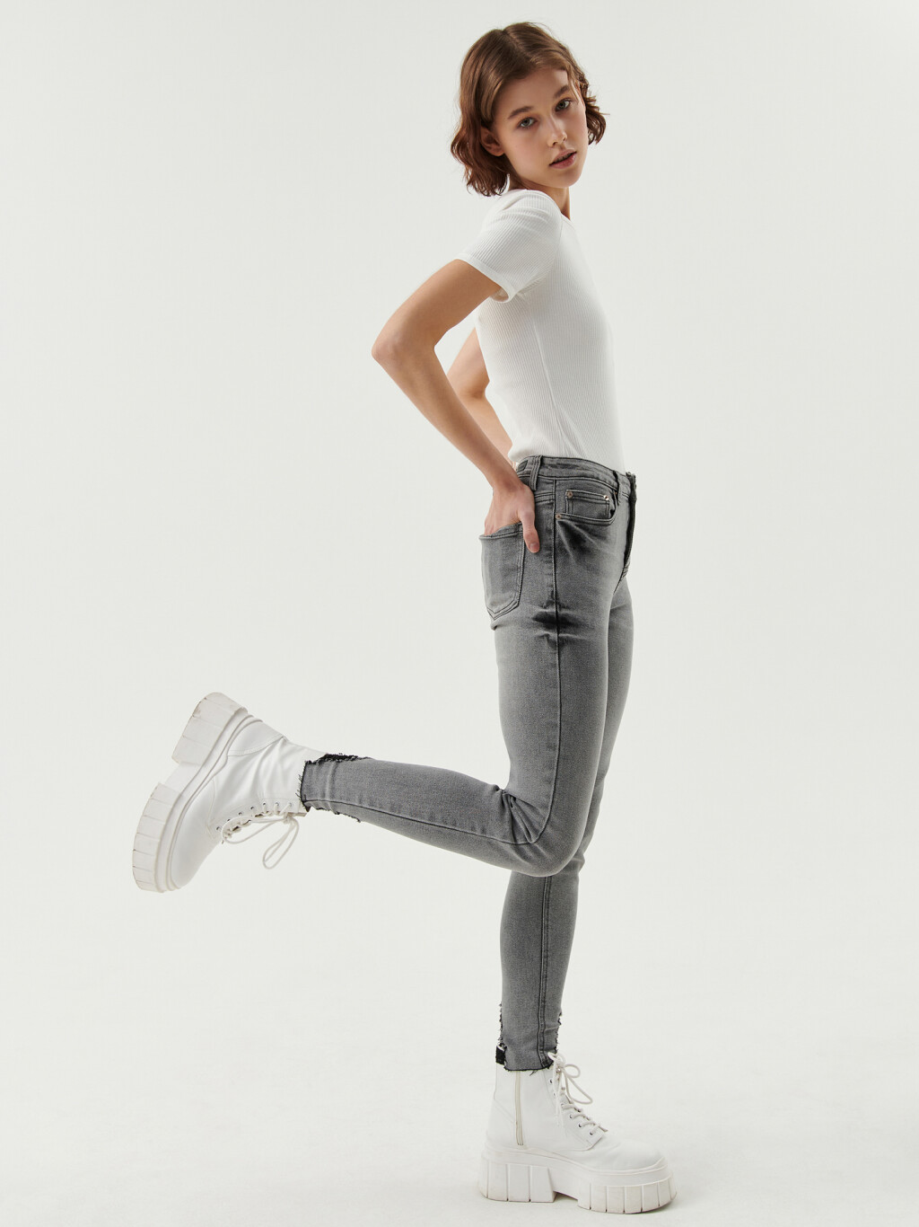 Джинсы skinny с рваными деталями - цвет серый - 7