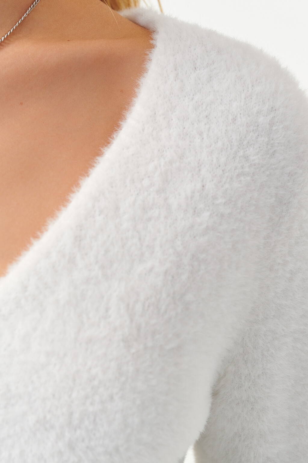 Кардиган пушистый с металлическими пуговицами - цвет белый - 5