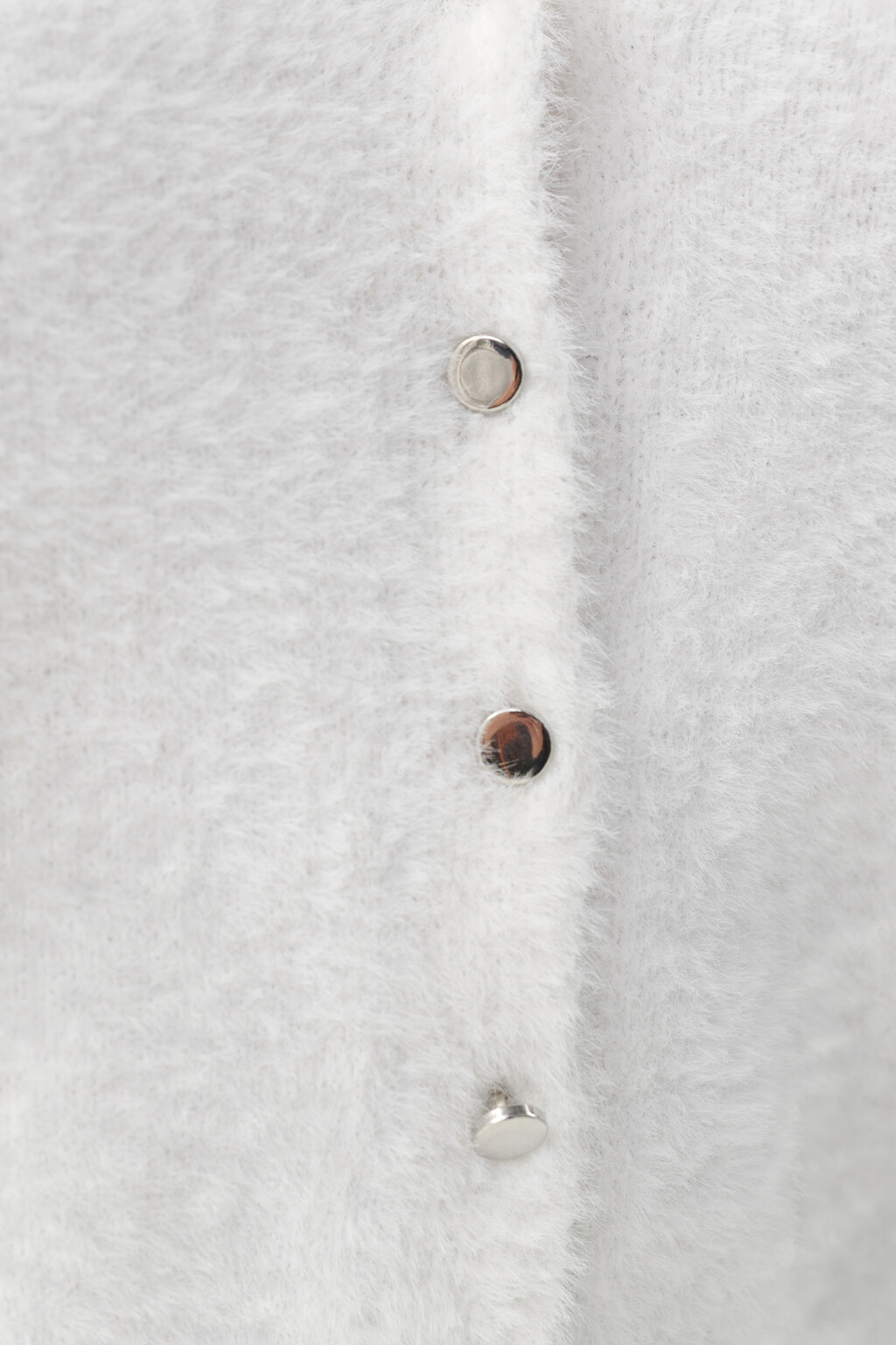 Кардиган пушистый с металлическими пуговицами - цвет белый - 6