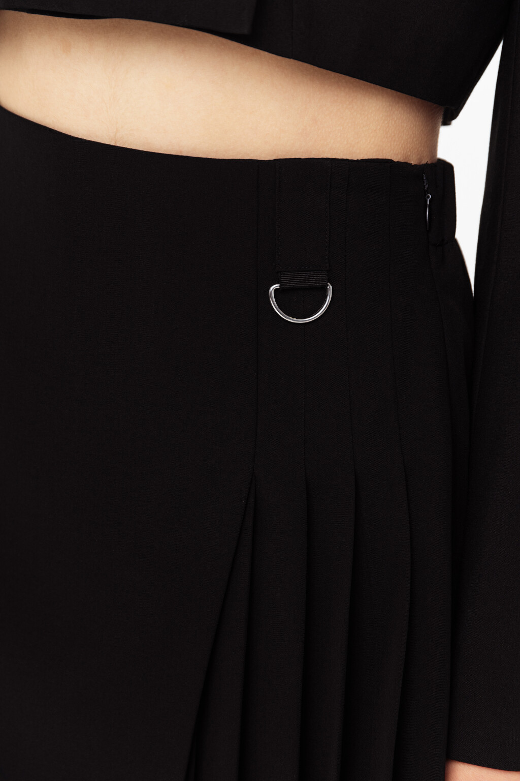 Юбка асимметричная мини с имитацией запаха - цвет черный - 4