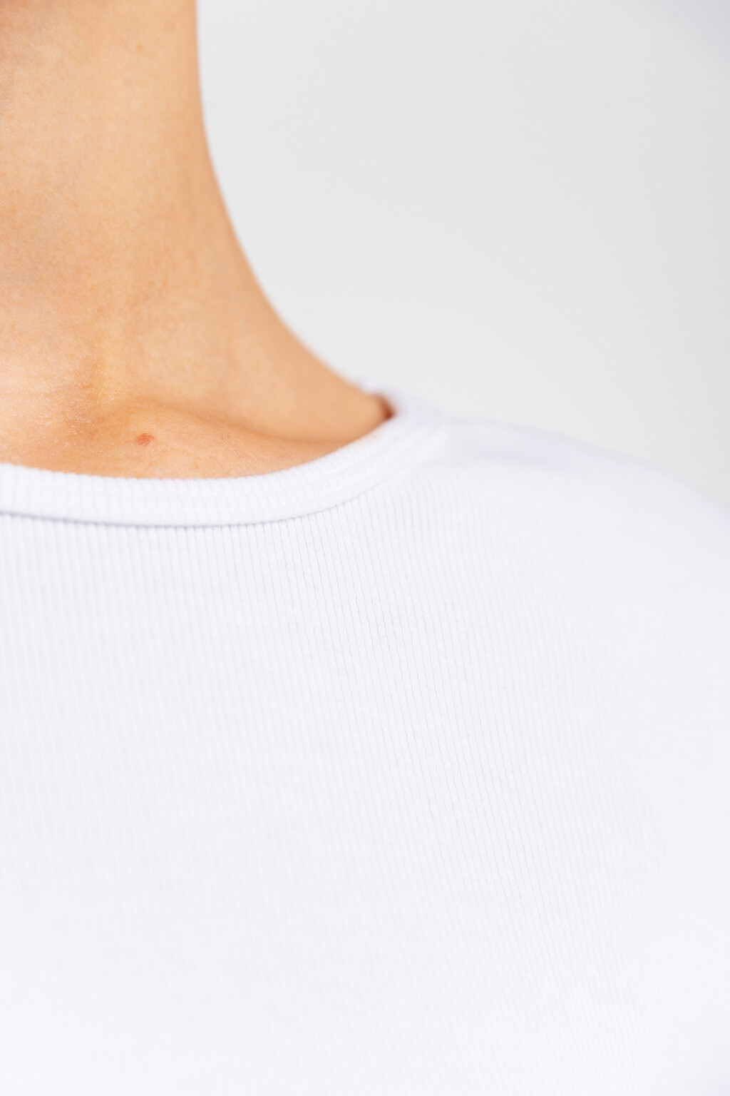 Лонгслив хлопковый в мелкий рубчик - цвет белый - 5