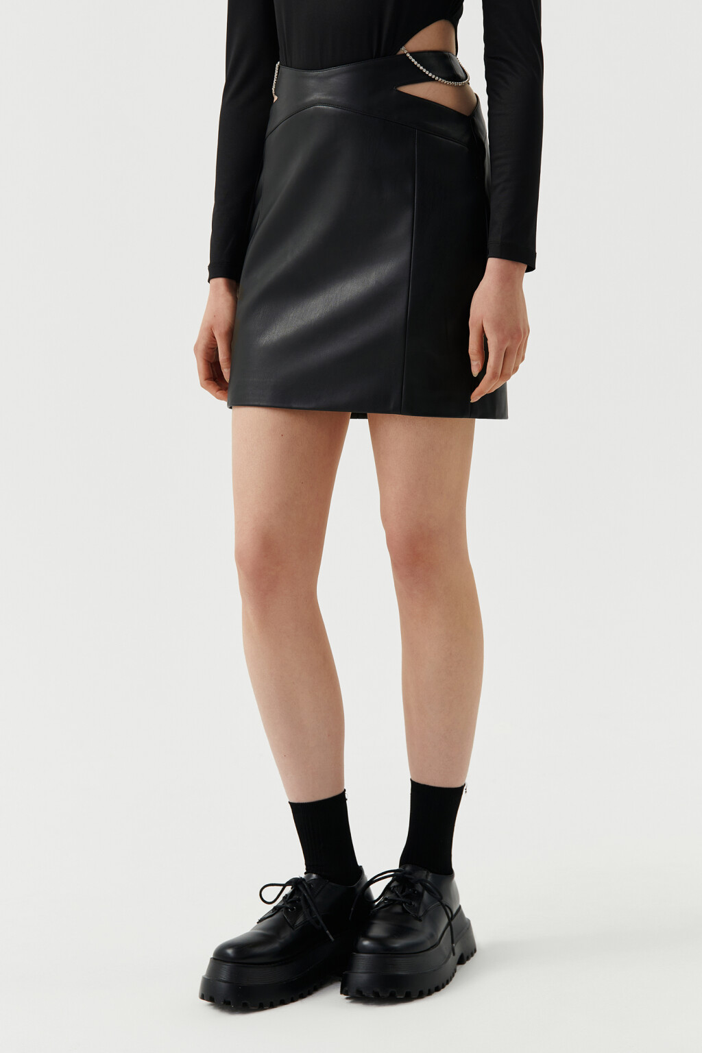 Юбка из искусственной кожи с боковыми вырезами - цвет черный - 1