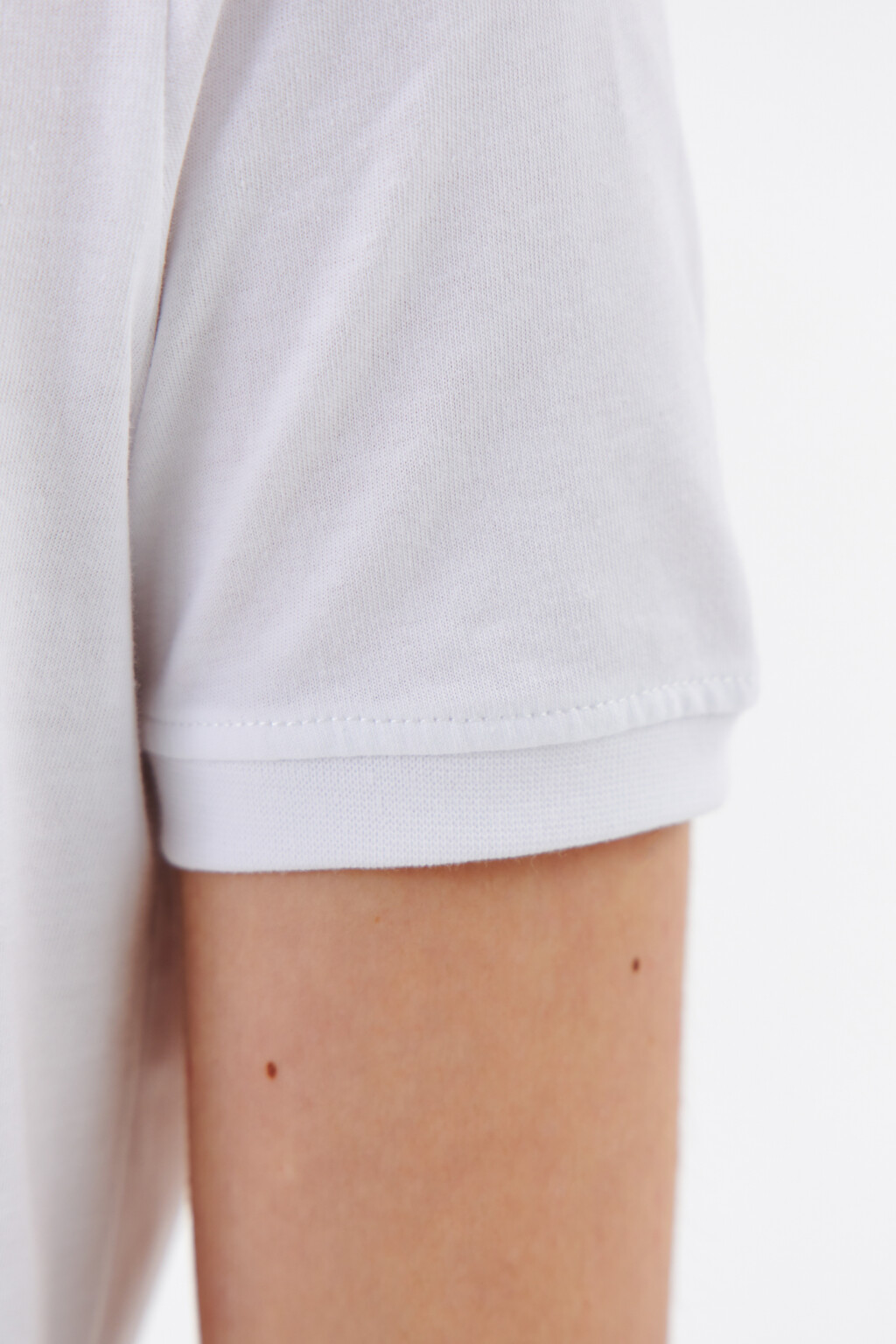 Футболка хлопковая с надписью на груди - цвет белый - 6