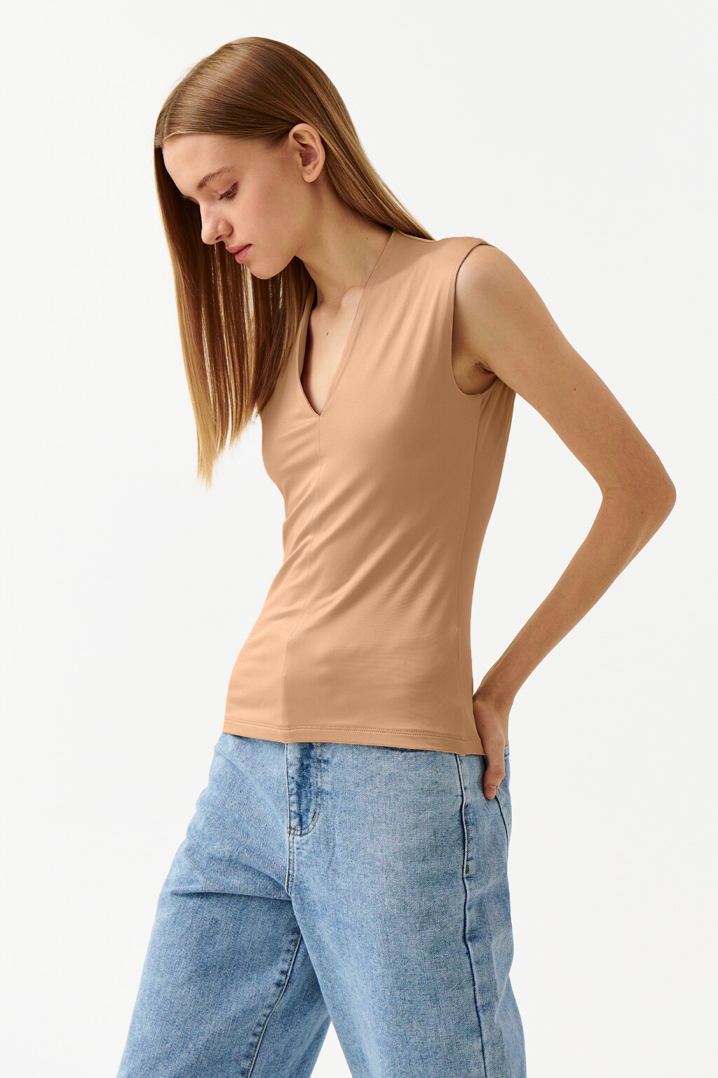 Блузка-майка с v-образным вырезом - цвет бежевый - 3