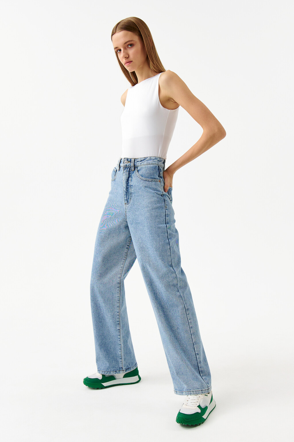 Блузка-майка на широких бретелях - цвет белый - 4