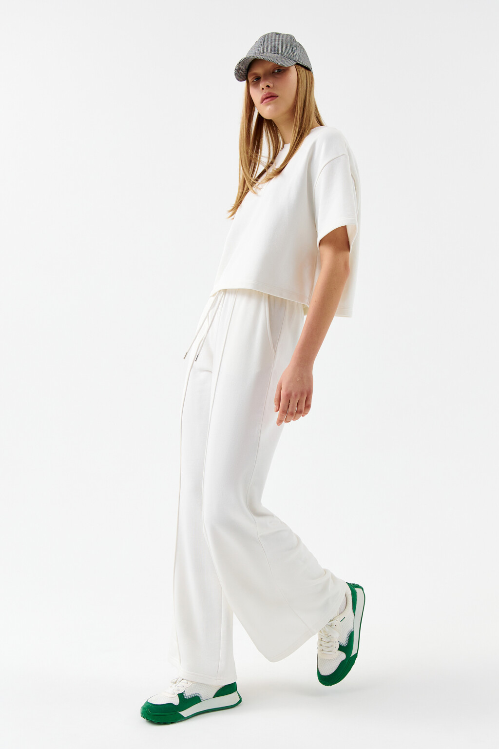 Брюки спортивные свободного кроя  - цвет бежевый - 4