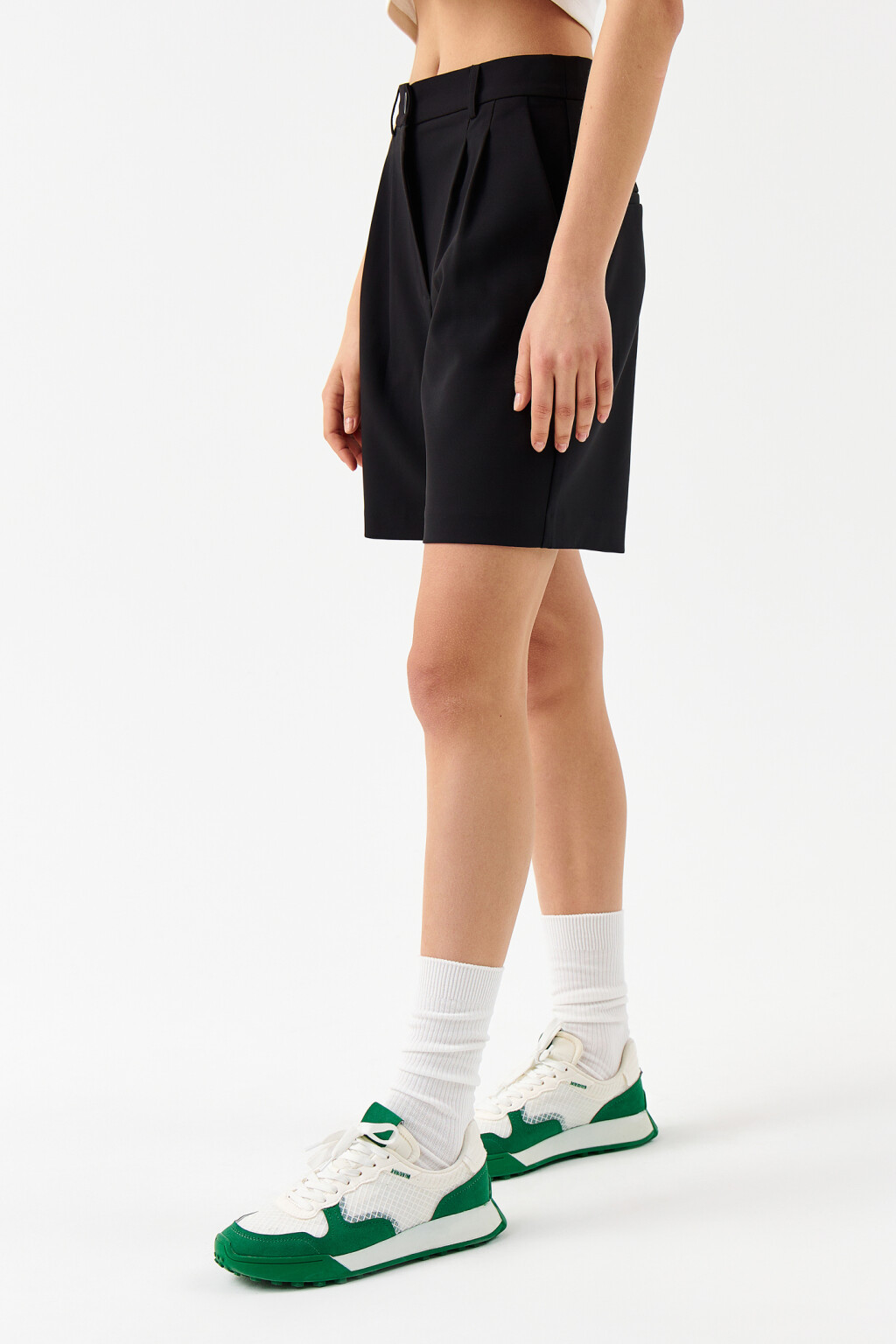 Шорты-бермуды из костюмной ткани - цвет черный - 3