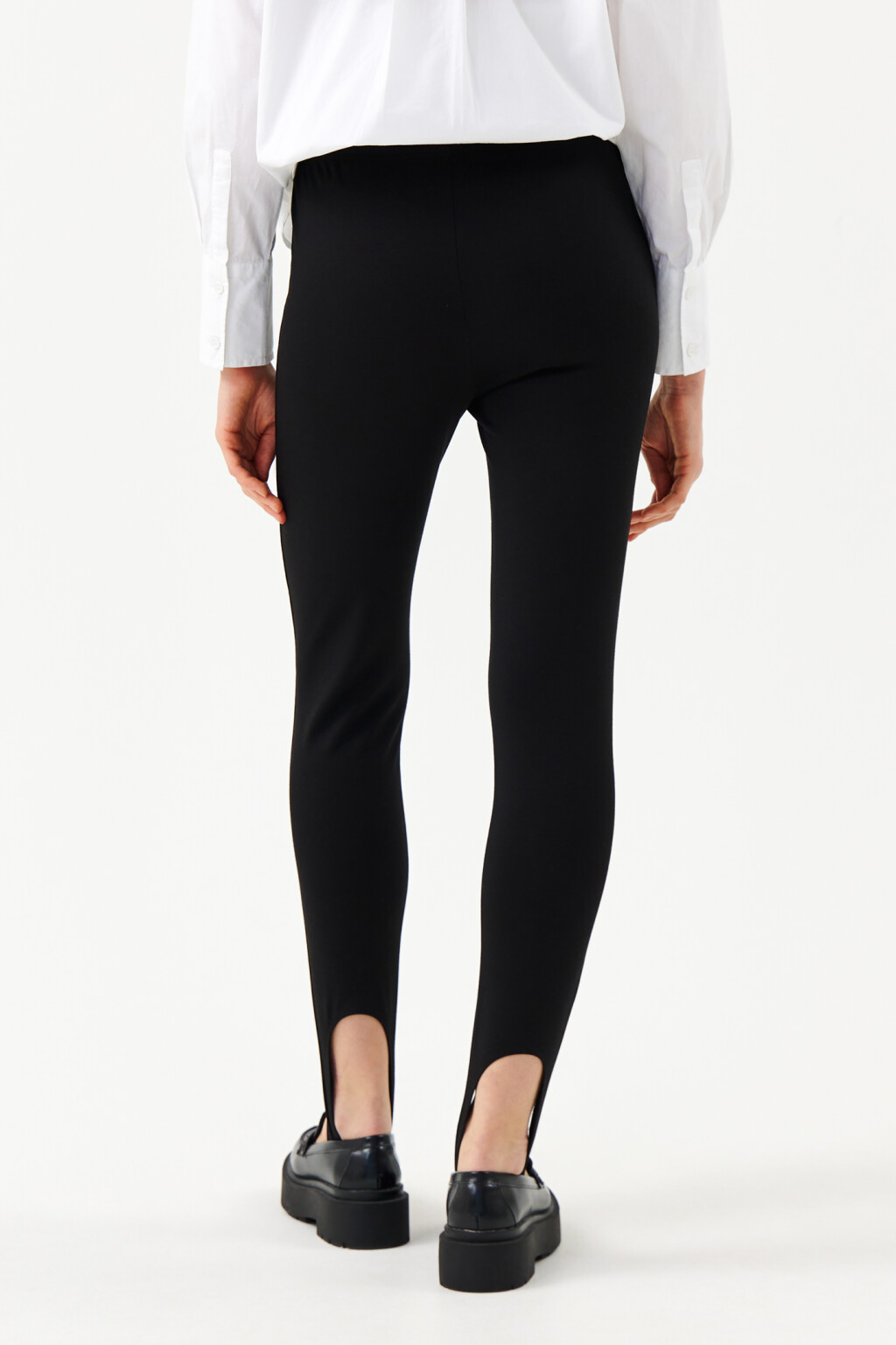 Леггинсы с резинками на штанинах - цвет черный - 2