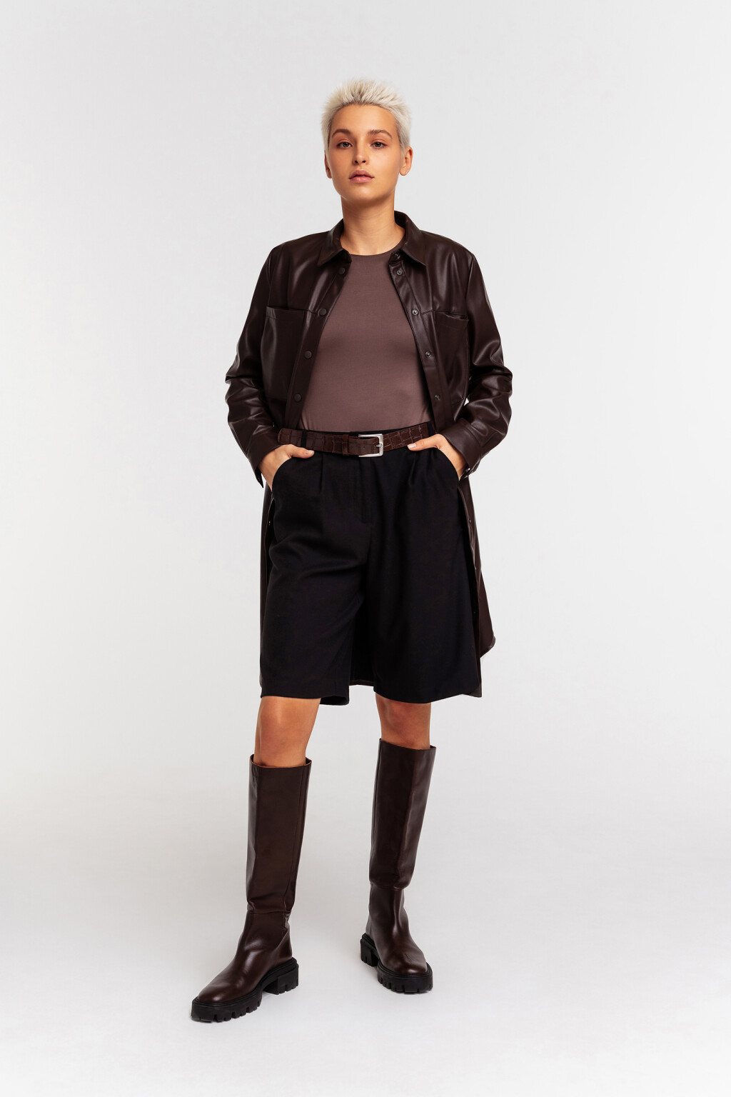 Шорты-бермуды из костюмной ткани - цвет черный - 3