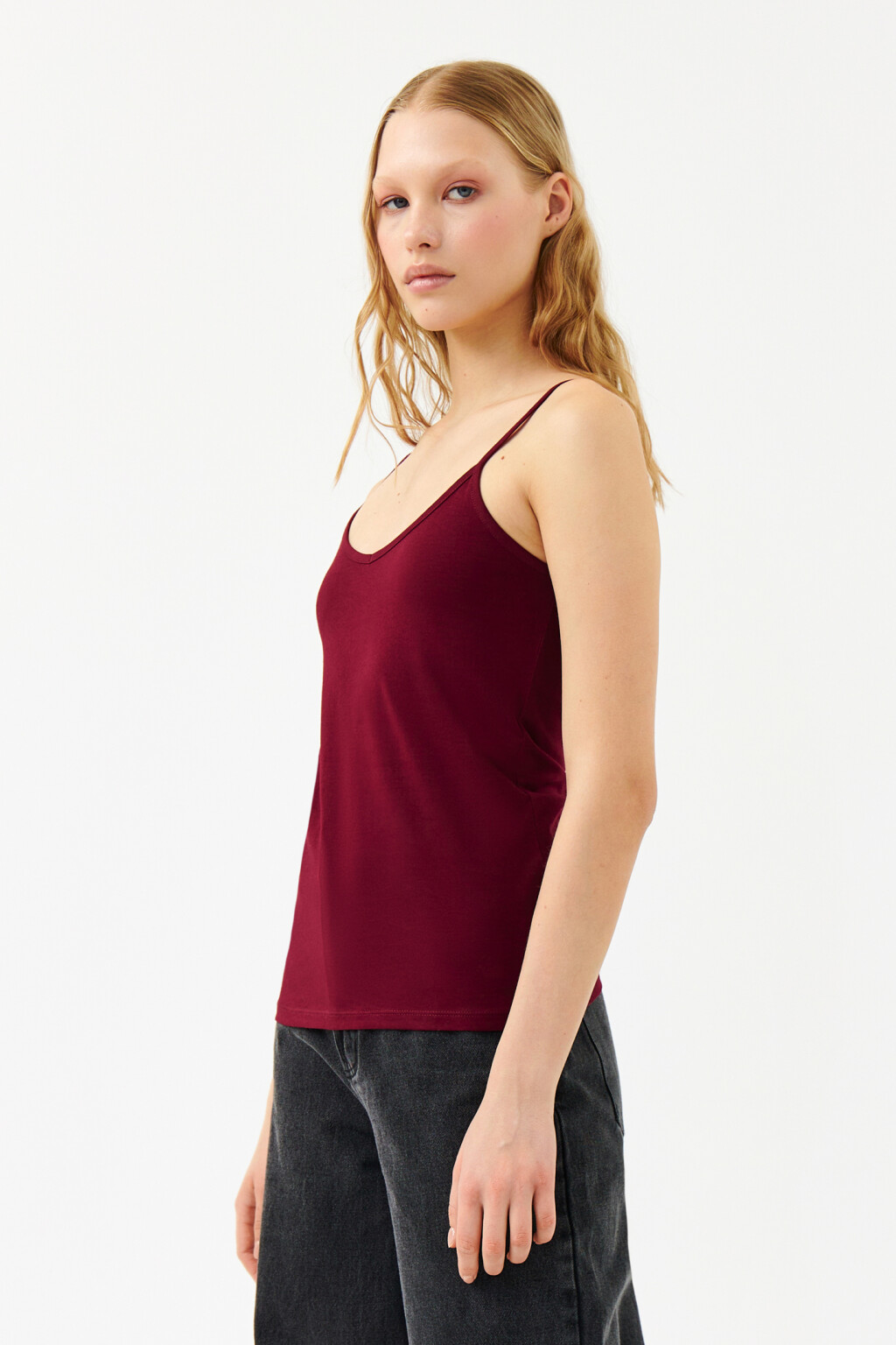 Майка хлопковая на узких бретелях - цвет красный - 3