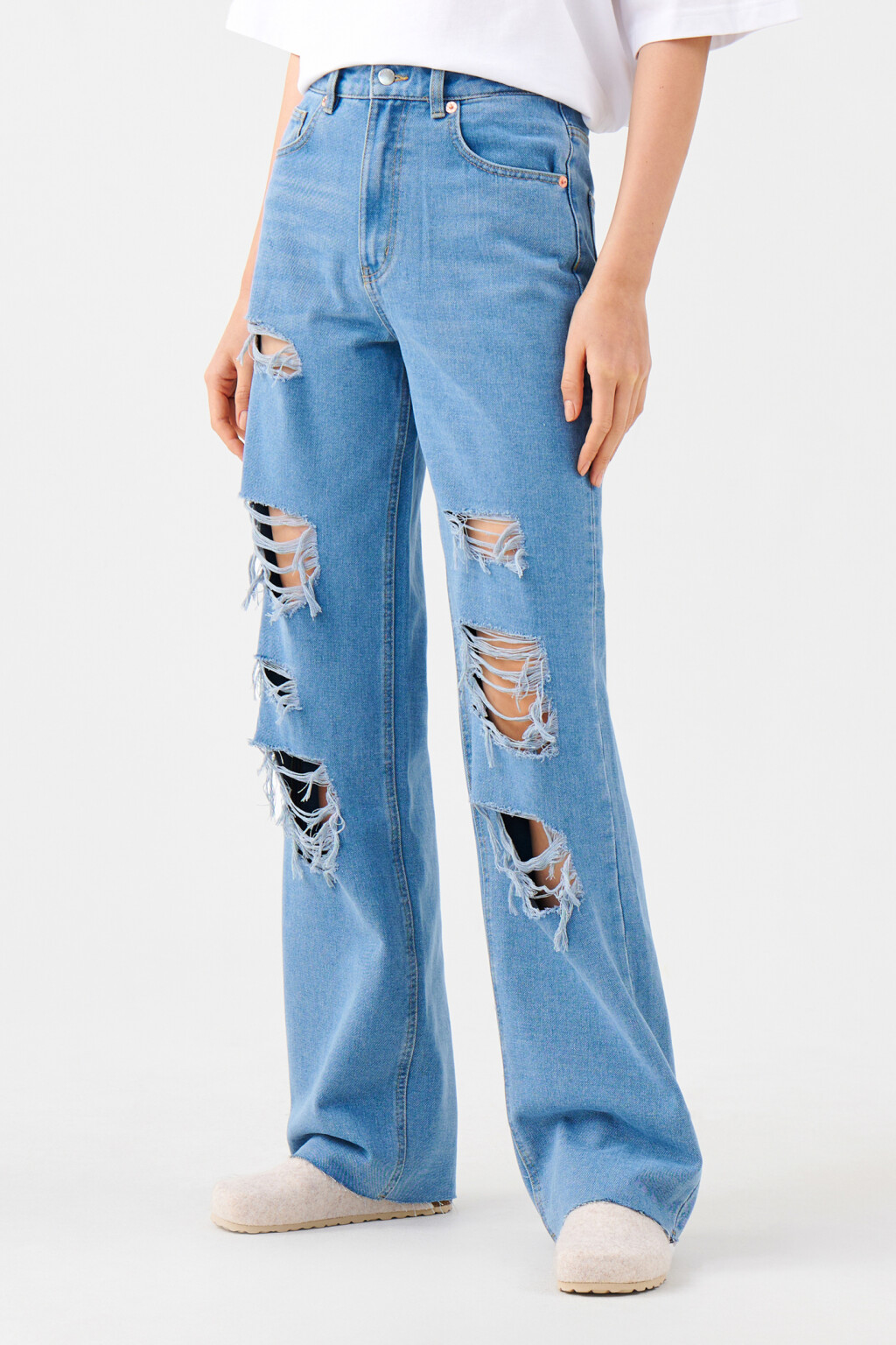 Джинсы wide leg с рваными коленями - цвет голубой - 2