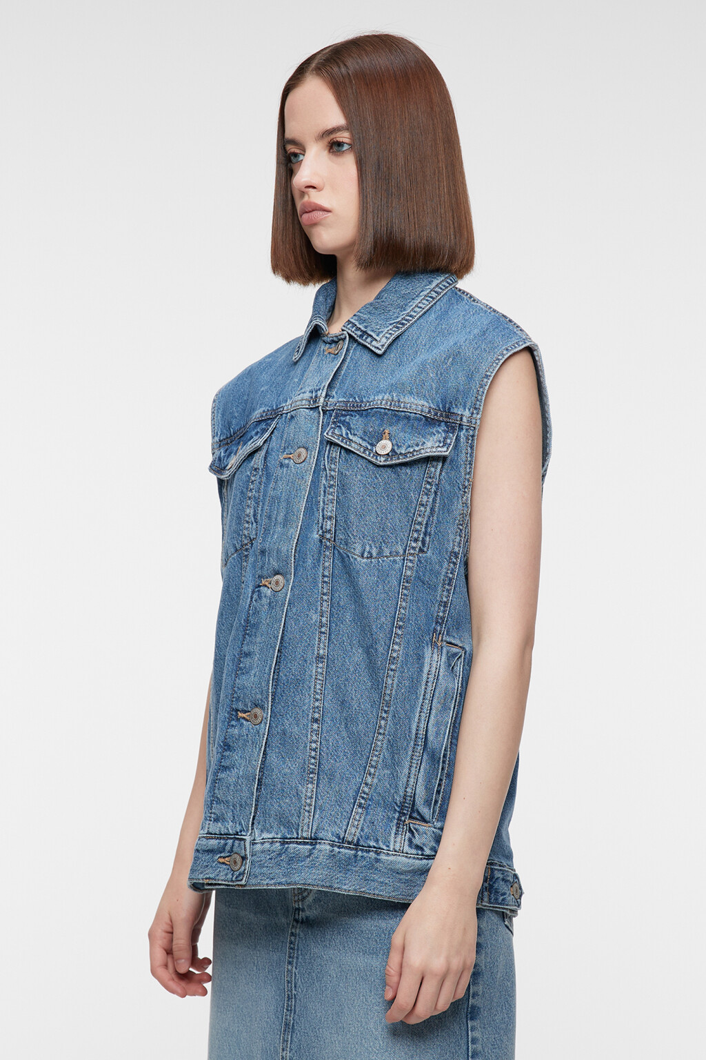 Жилет oversize джинсовый с накладными карманами - цвет голубой - 3