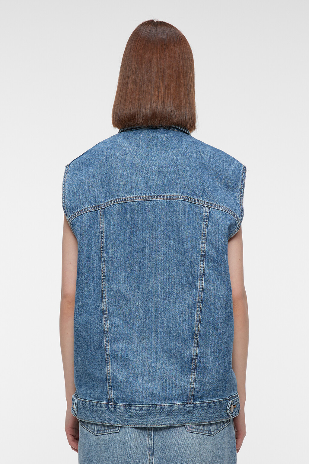 Жилет oversize джинсовый с накладными карманами - цвет голубой - 4