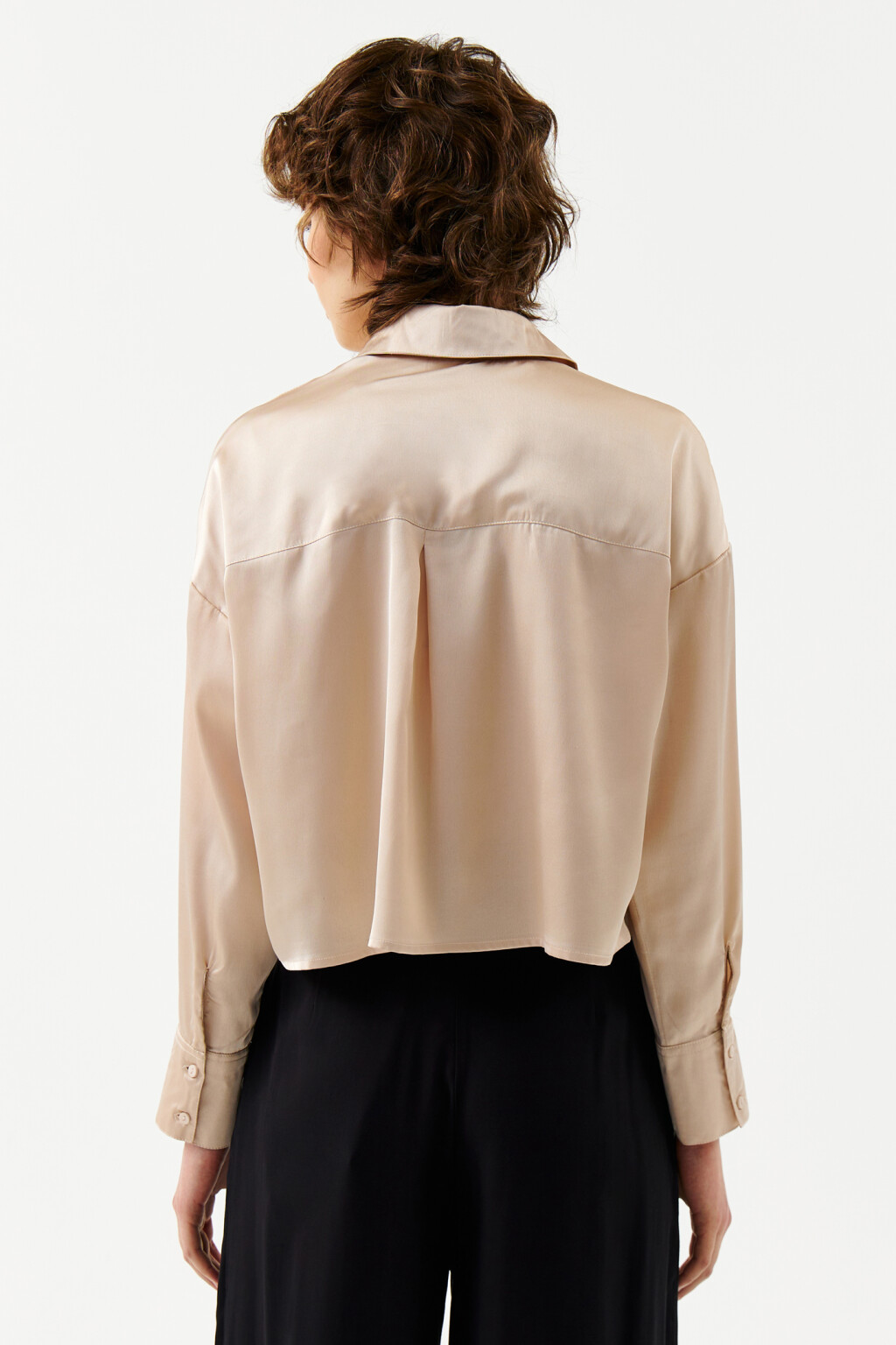 Рубашка укороченная из струящейся ткани - цвет бежевый - 2