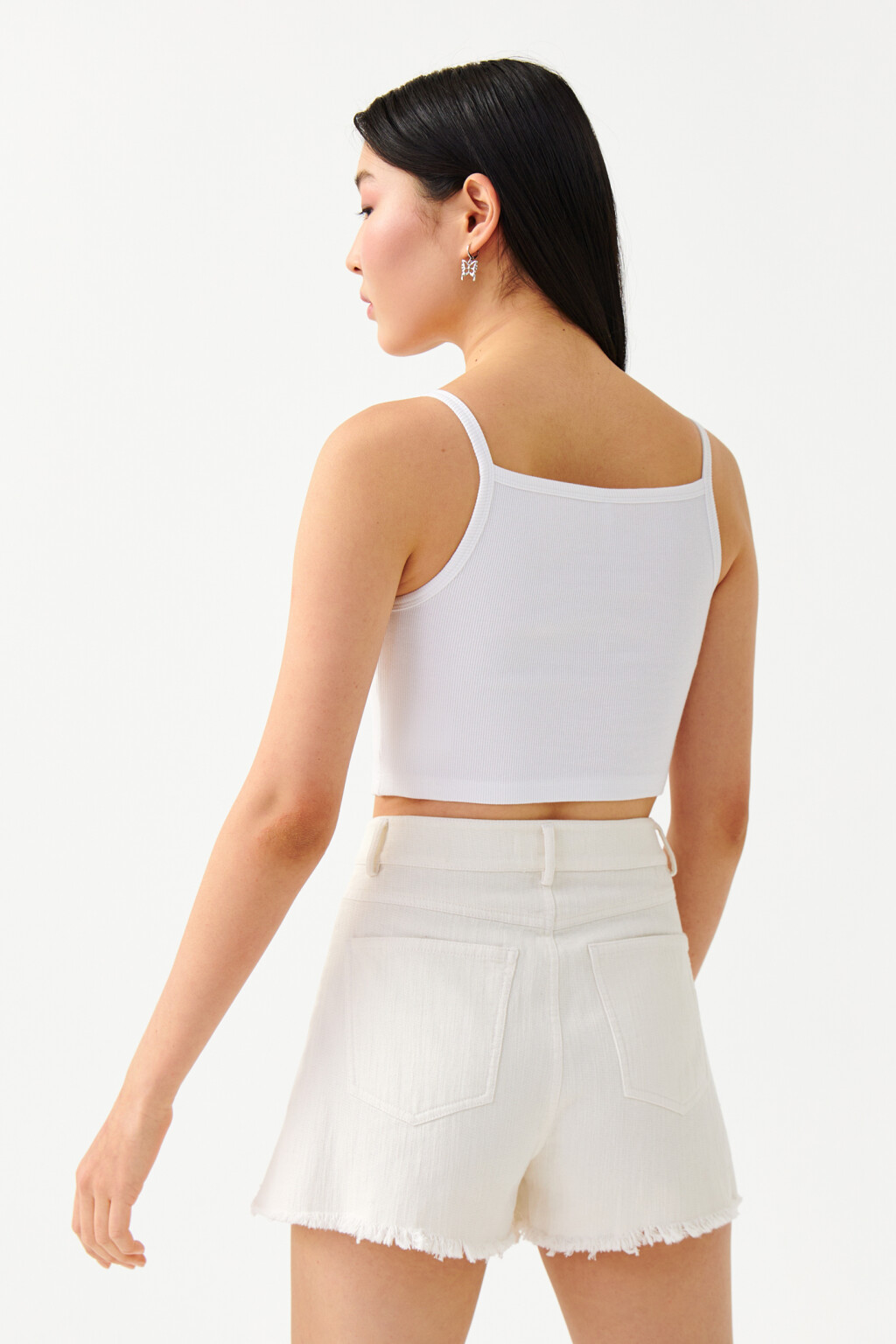 Кроп-топ облегающий на тонких бретелях - цвет белый - 2
