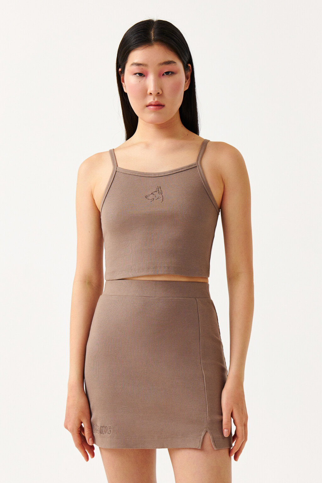 Кроп-топ облегающий на тонких бретелях - цвет коричневый - 1