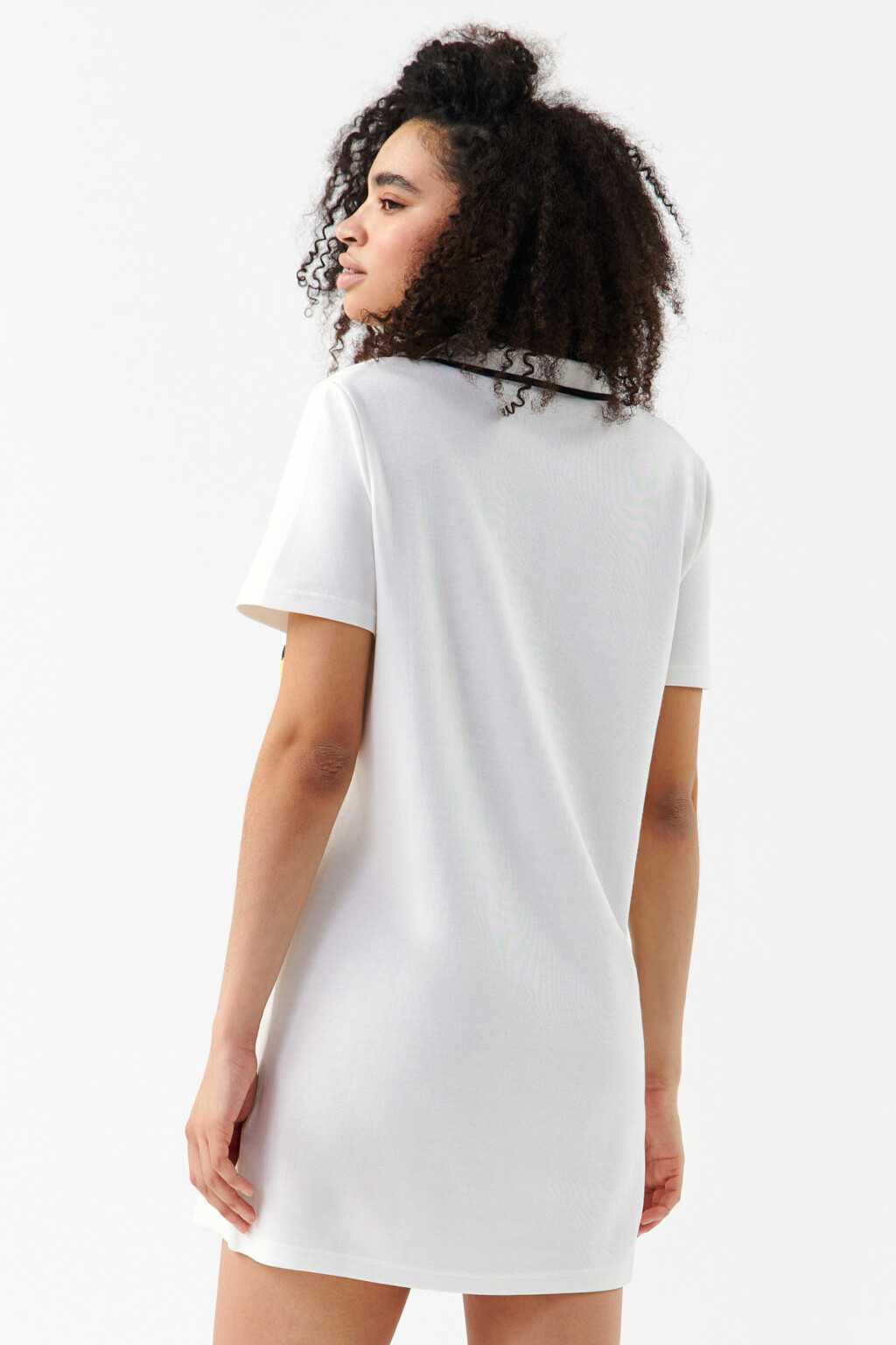 Платье-футболка мини с воротником поло - цвет белый - 2