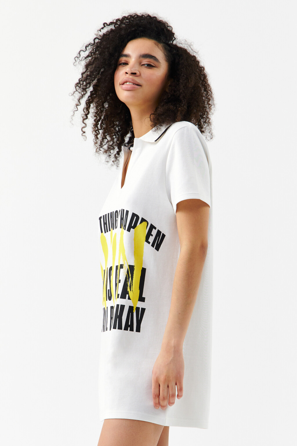 Платье-футболка мини с воротником поло - цвет белый - 3