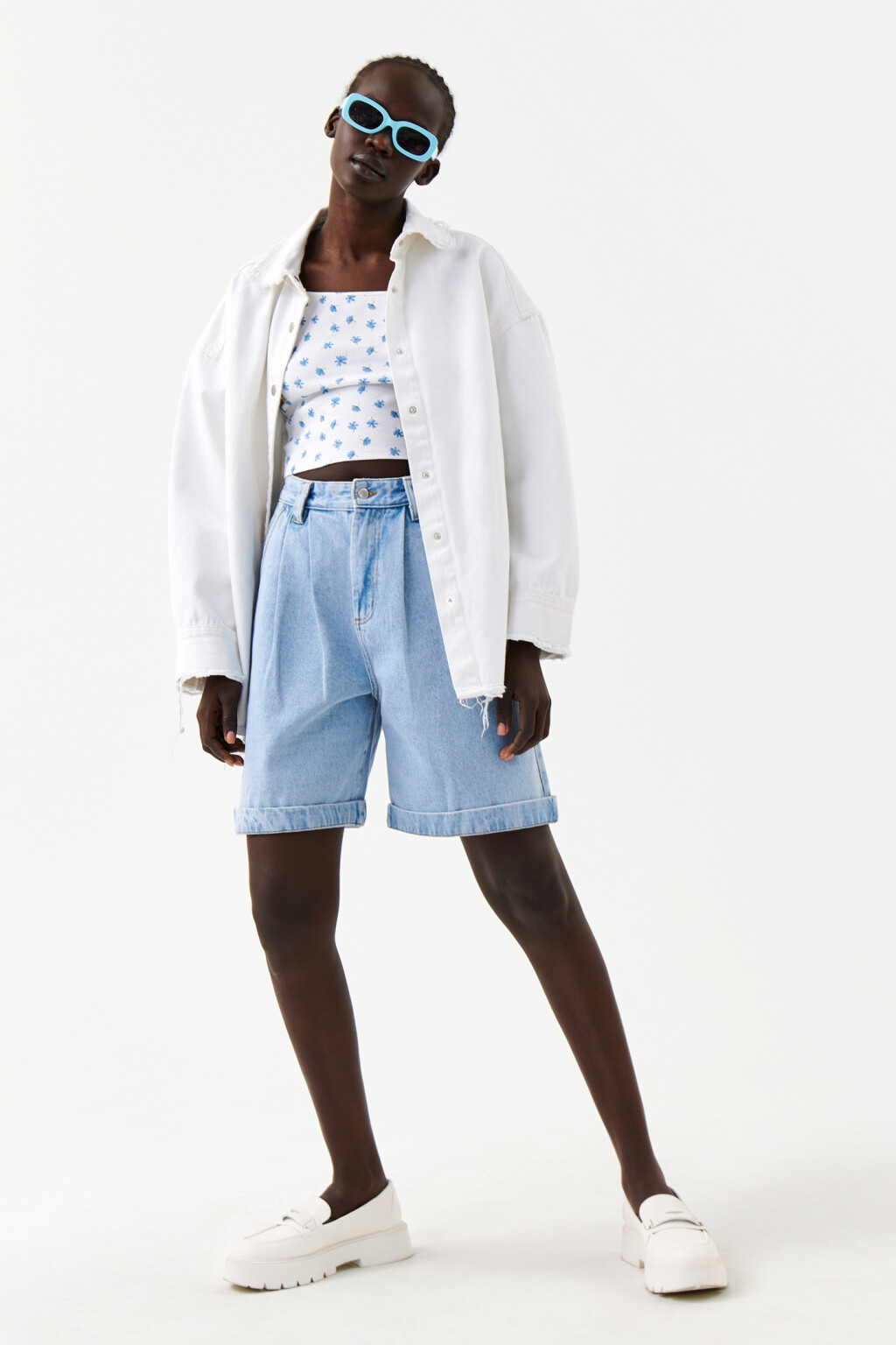 Майка-топ хлопковая укороченная на тонких бретелях - цвет голубой - 4