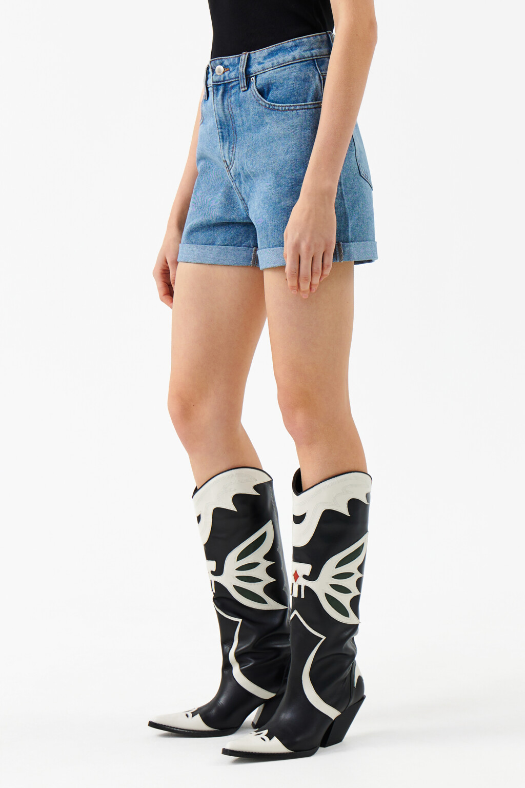 Шорты джинсовые с подворотами - цвет голубой - 3