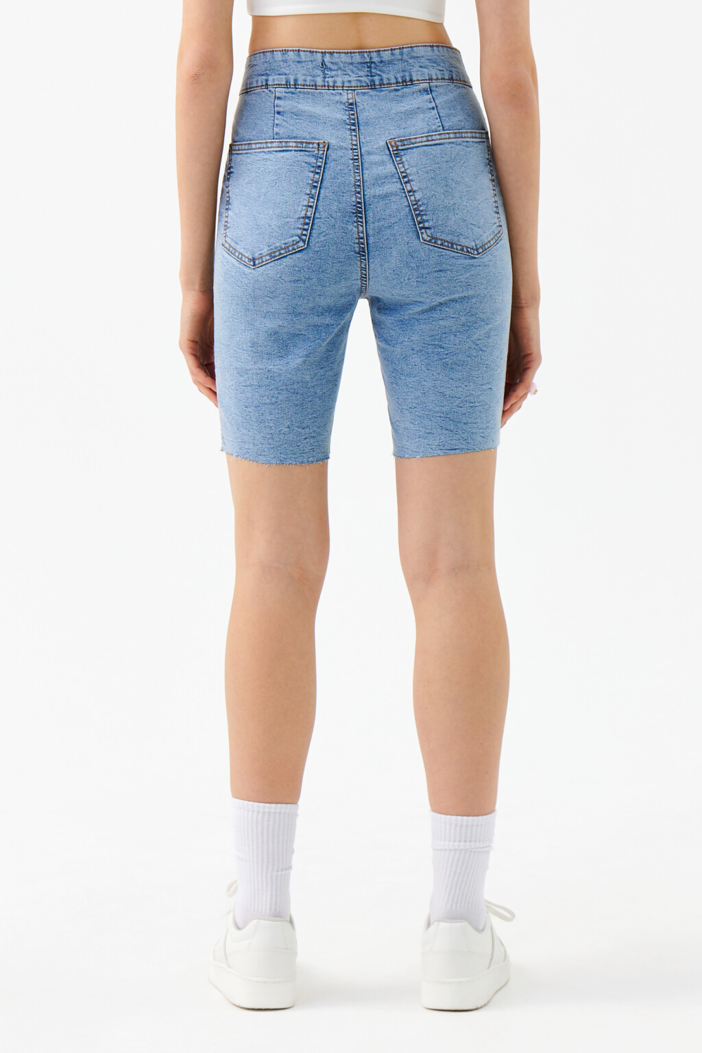Шорты джинсовые облегающие - цвет голубой - 2
