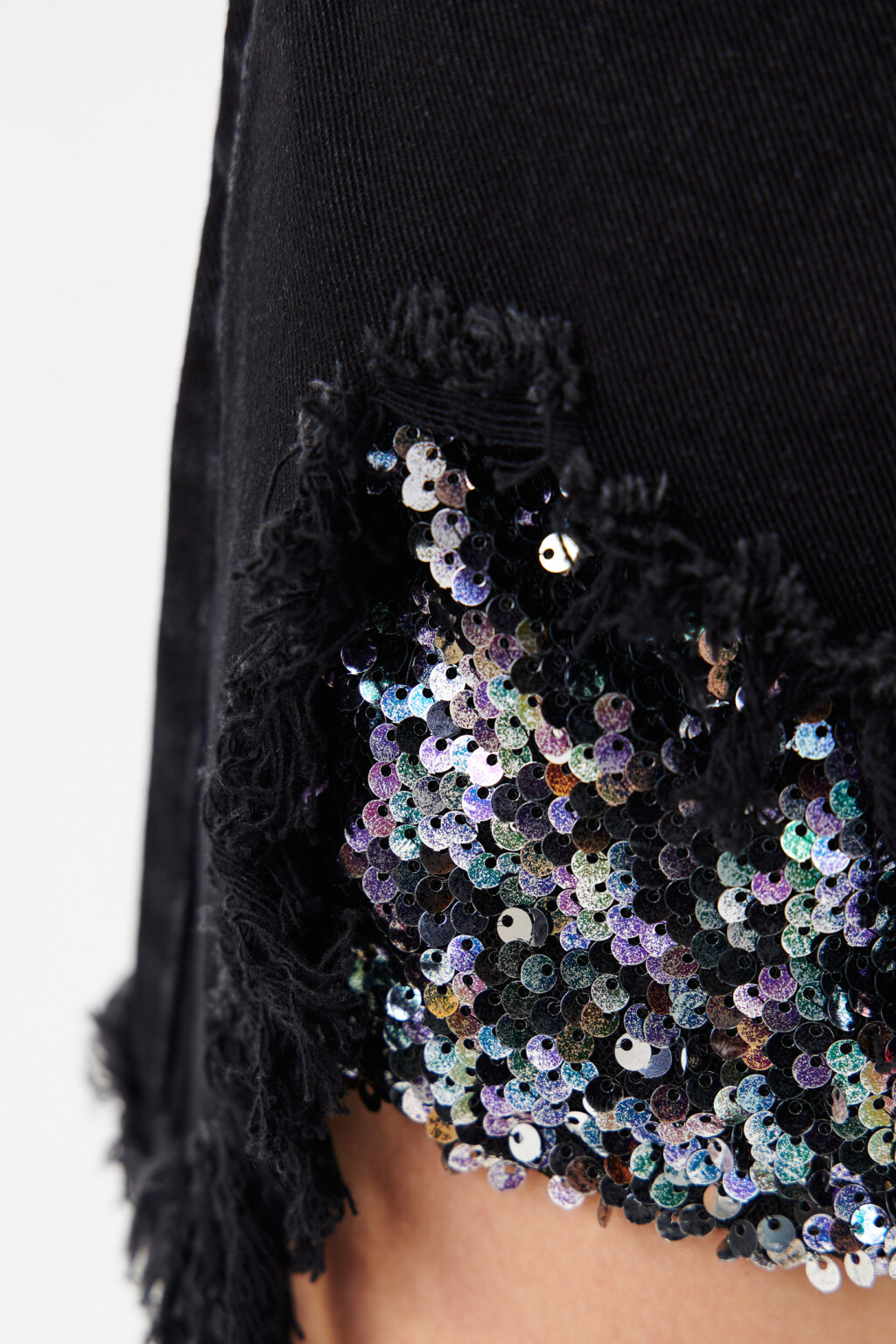 Шорты джинсовые с рваными краями - цвет черный - 5