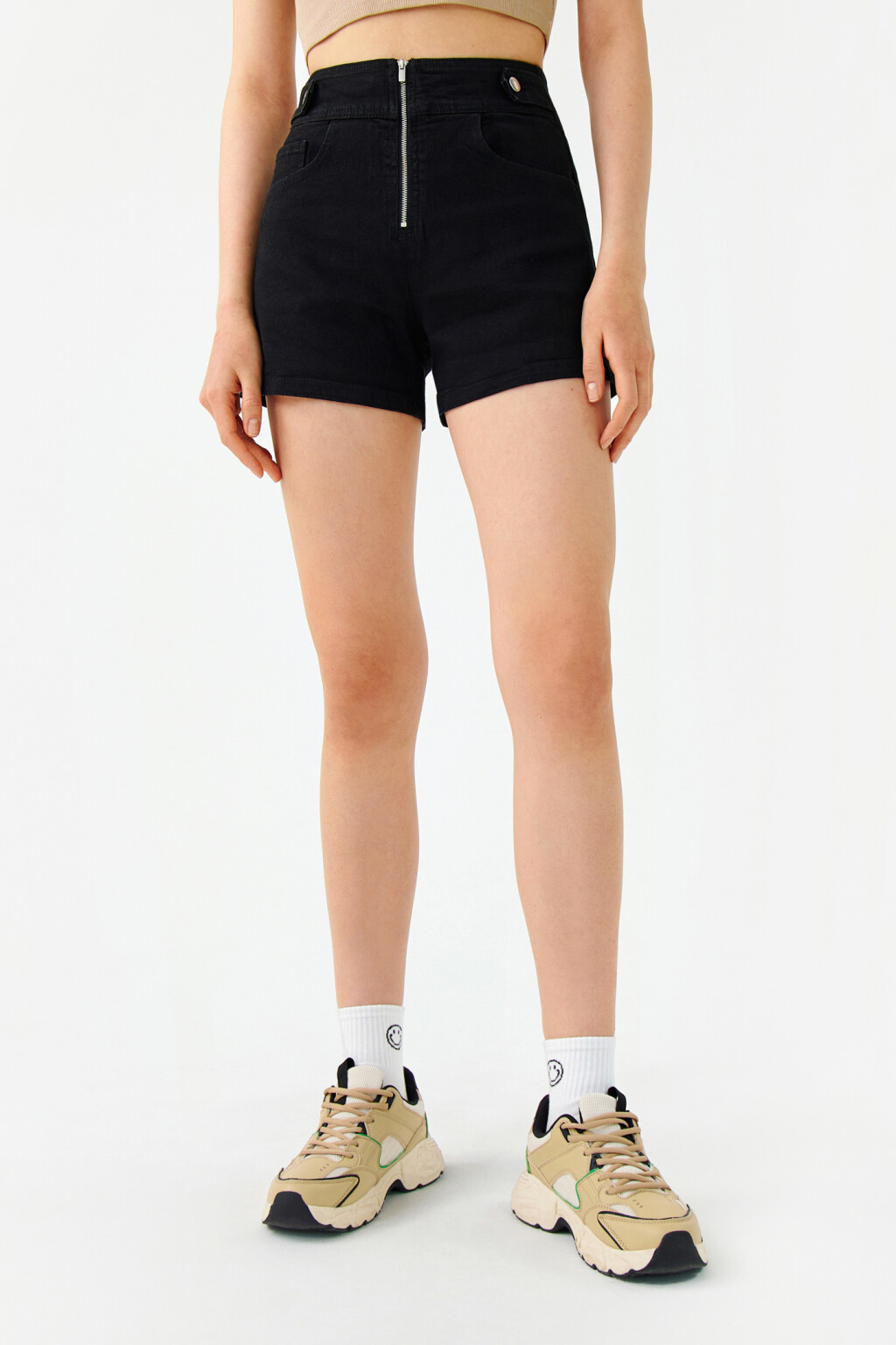 Шорты мини джинсовые с хлястиками и открытой молнией - цвет черный - 1