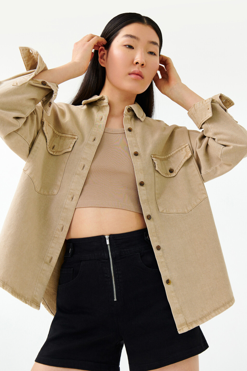 Шорты мини джинсовые с хлястиками и открытой молнией - цвет черный - 8