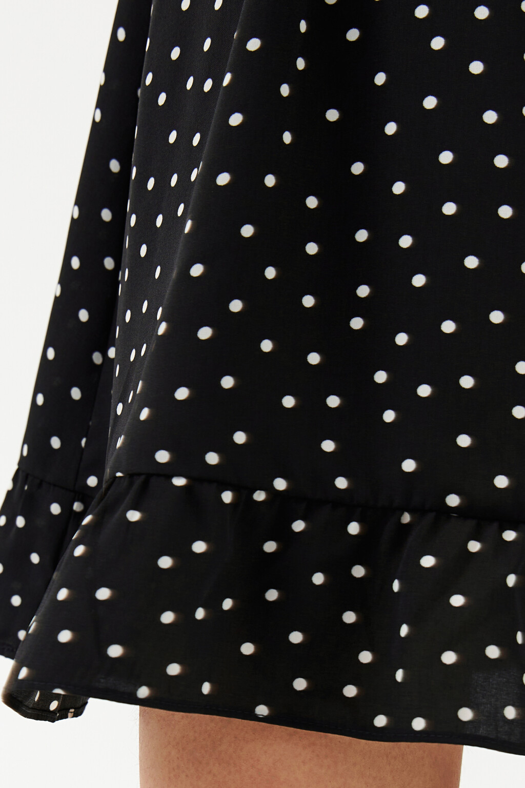 Приталенное платье мини с v-образным вырезом - цвет мультиколор - 6