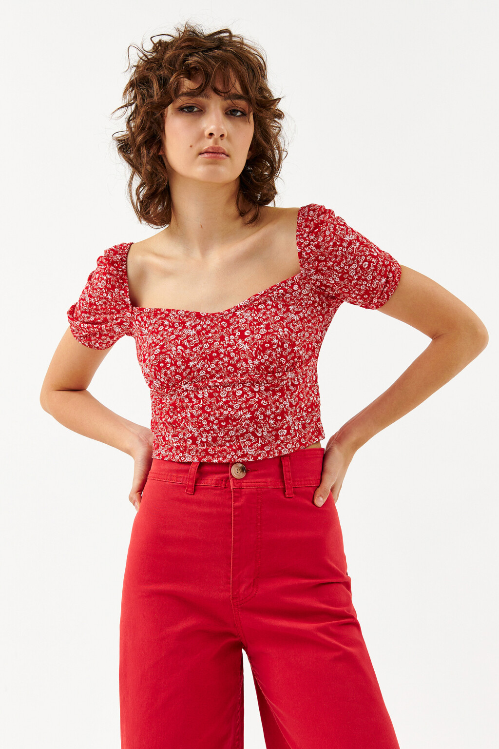 Блузка-топ с вырезом-сердечком - цвет красный - 1