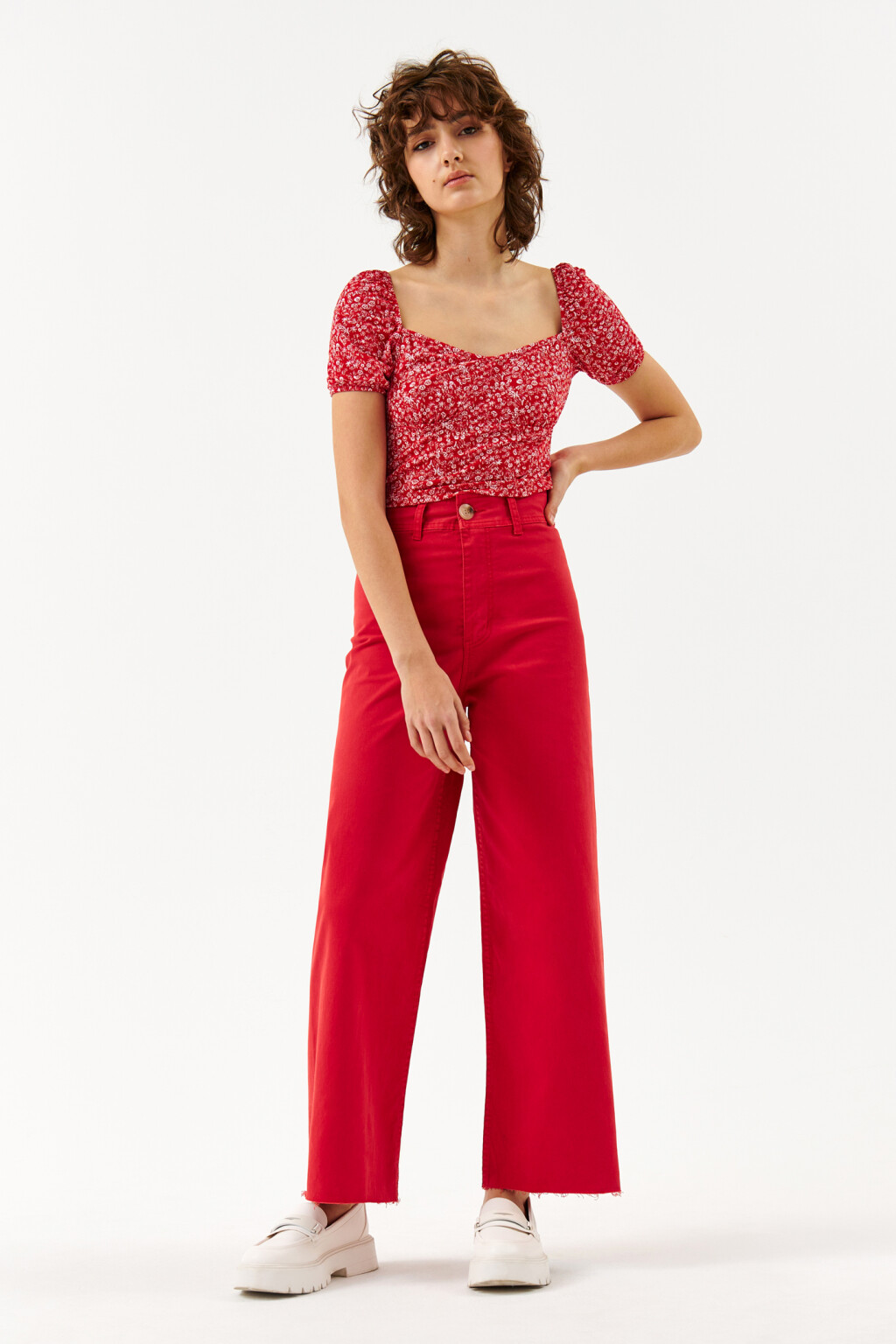 Блузка-топ с вырезом-сердечком - цвет красный - 4