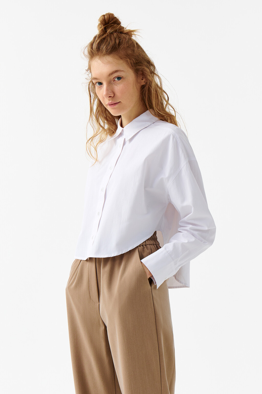 блузка-рубашка укороченная с вырезами по бокам - цвет белый - 3