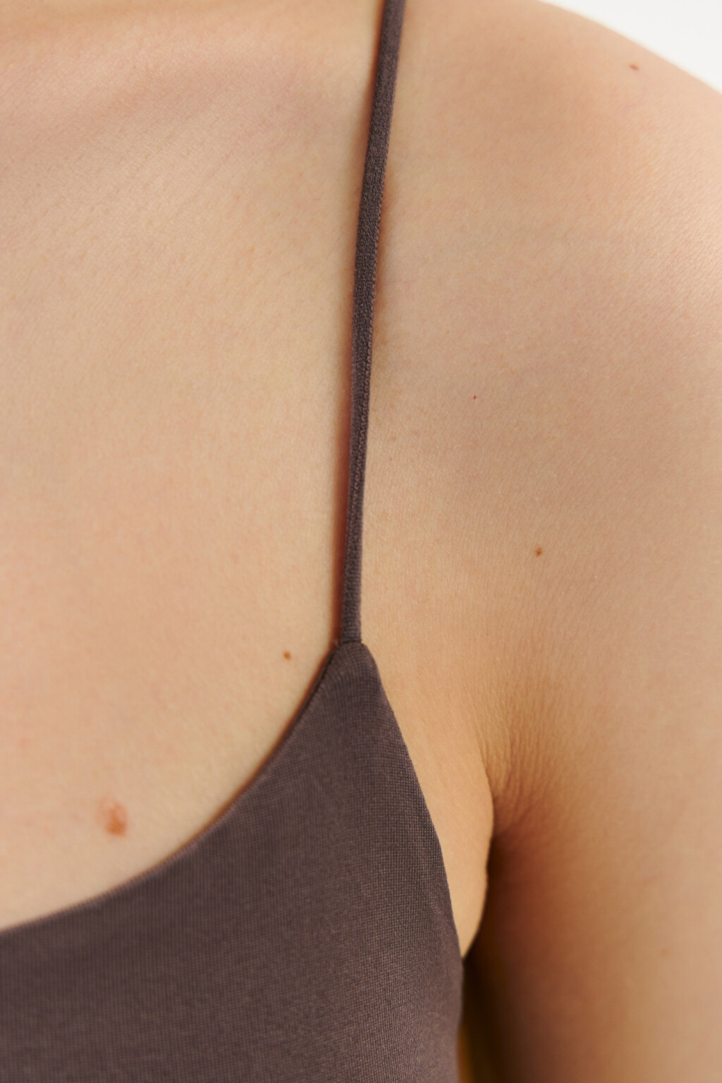 Топ-майка на тонких бретелях - цвет коричневый - 6