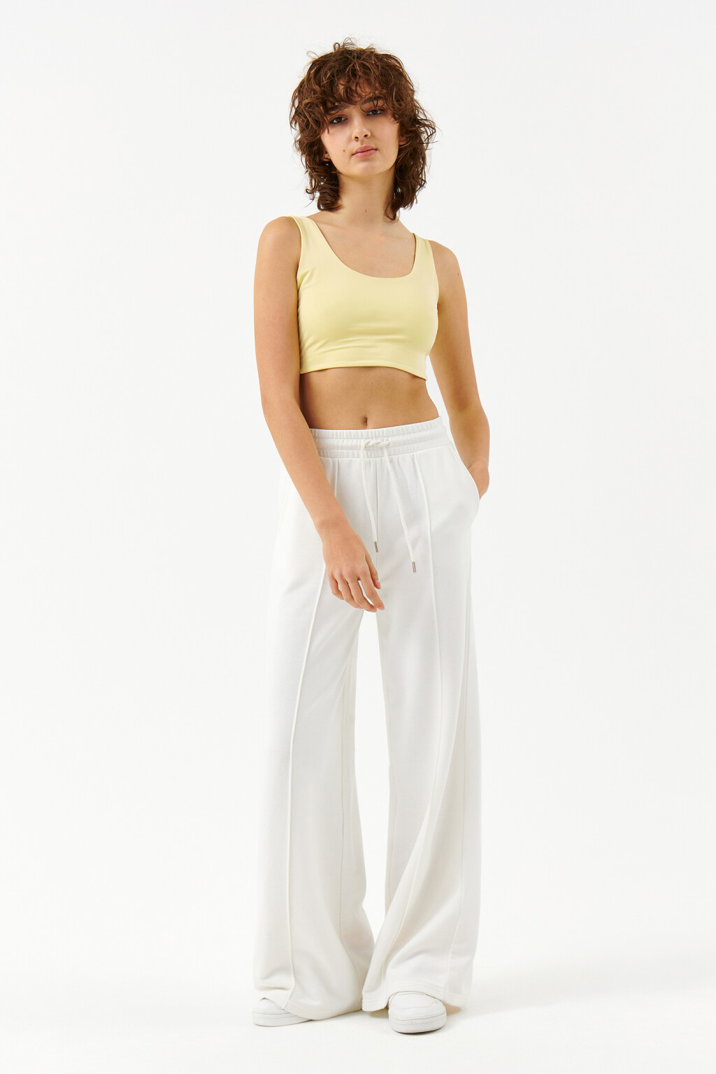 Кроп-топ на узких бретелях - цвет желтый - 4