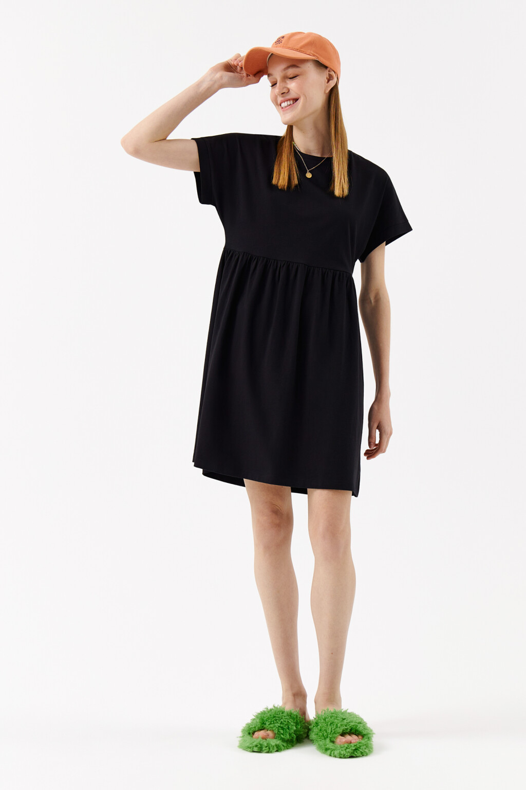 Платье мини с резинкой на талии - цвет черный - 4