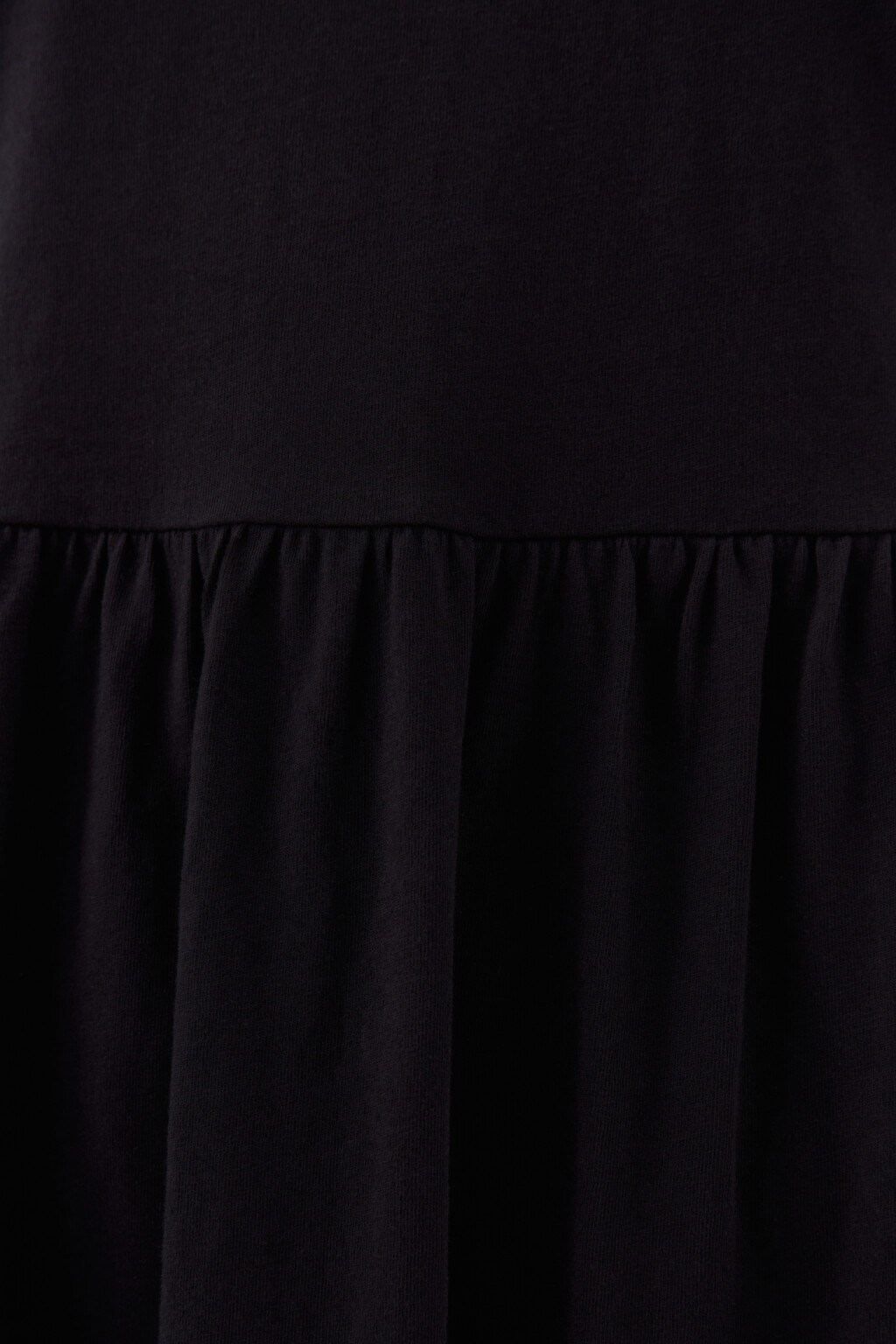 Платье мини с резинкой на талии - цвет черный - 5