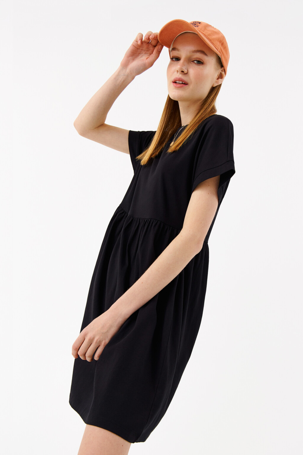 Платье мини с резинкой на талии - цвет черный - 7