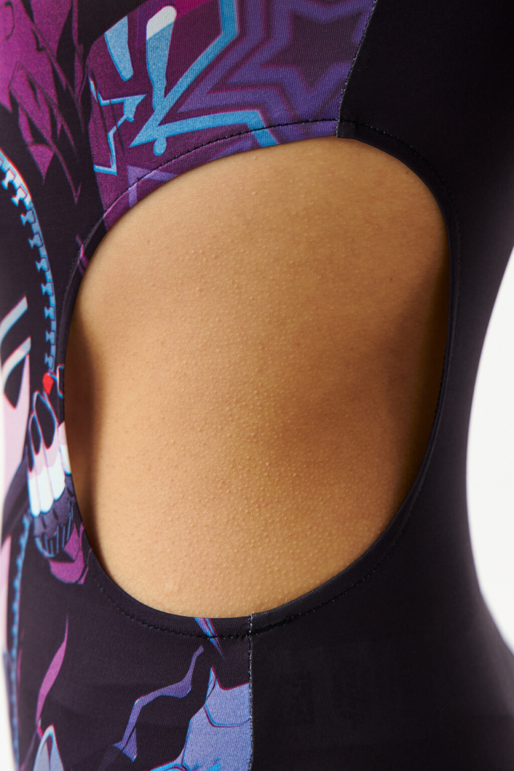 Блузка-боди с боковыми вырезами и принтом - цвет черный - 7