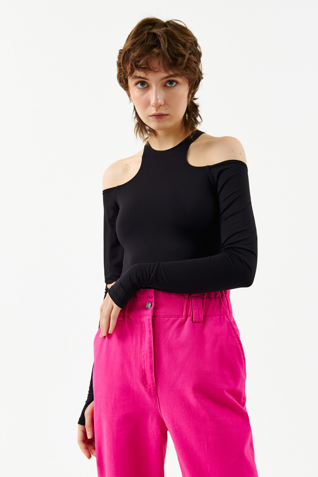 блузка-боди с вырезами на плечах - цвет черный - 3