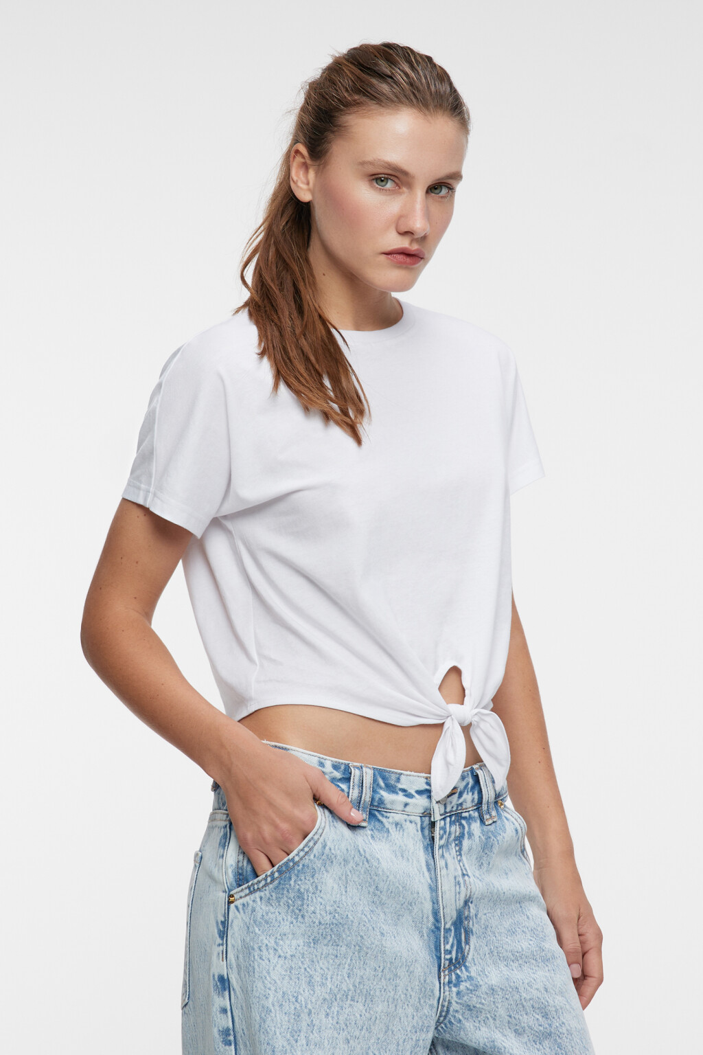 Топ-футболка укороченный с завязками на талии - цвет белый - 2