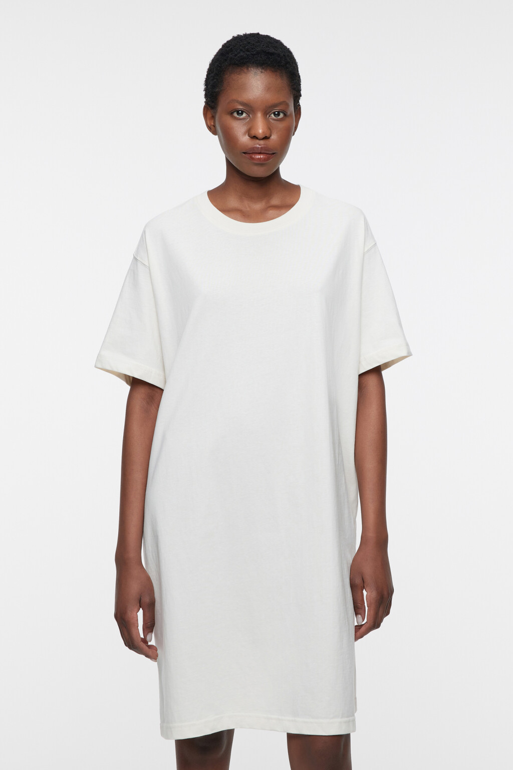 Платье-футболка мини хлопковое свободного кроя - цвет бежевый - 1