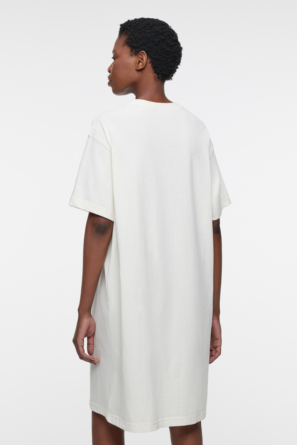 Платье-футболка мини хлопковое свободного кроя - цвет бежевый - 3