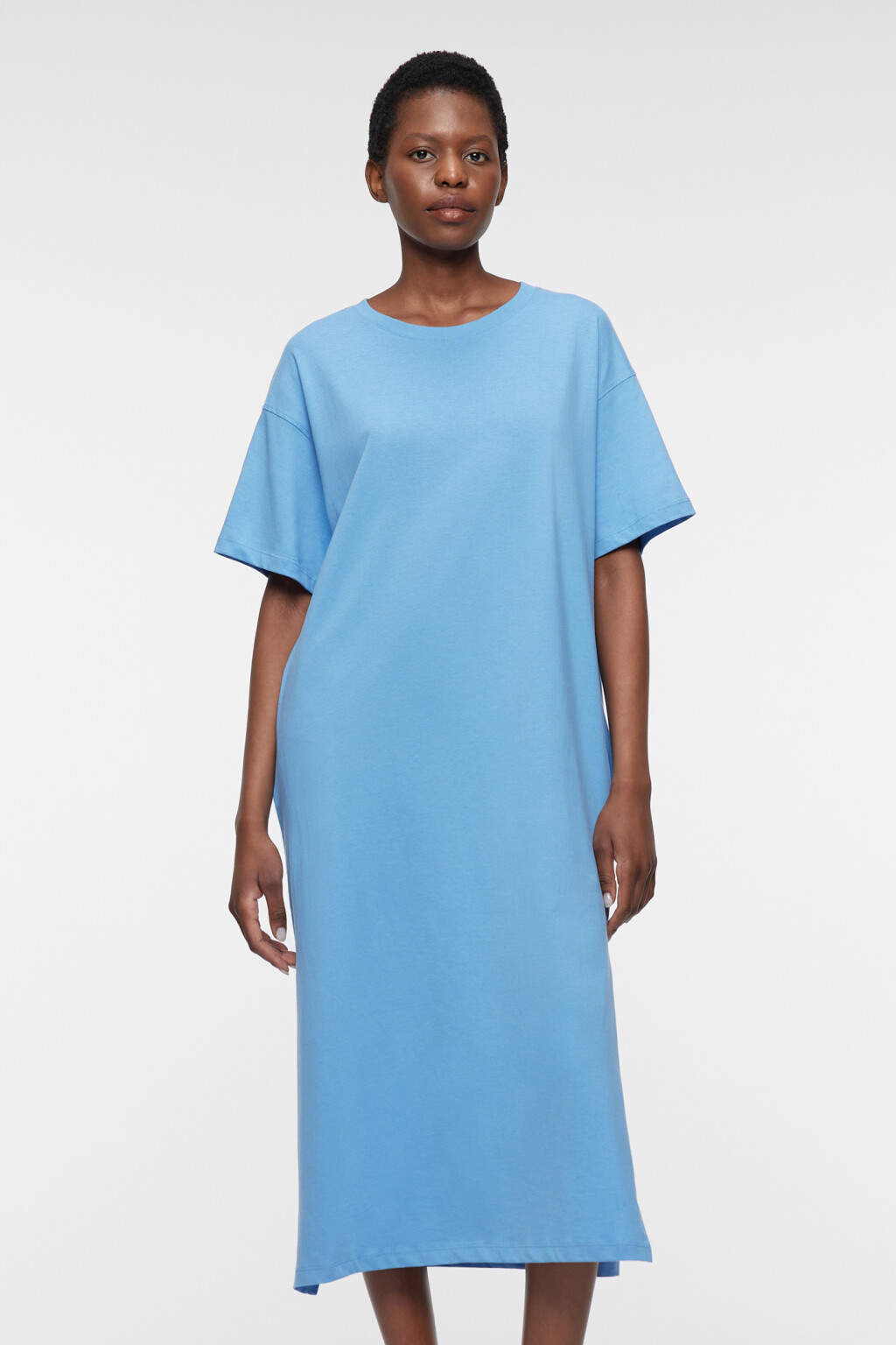 Платье-футболка миди хлопковое с разрезами и карманами - цвет голубой - 7